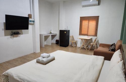 Manorom House | Experience Baan U Sabai Poshtel: Child-Friendly Retreat