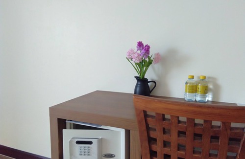 Khao San Hotel | Highly Rated Baan Wanchart Bangkok Residences with Kitchen