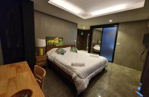 Bangkok City Centre Bed & Breakfast | Discover Baan Wualamphong: Pet-Friendly and Highly Rated