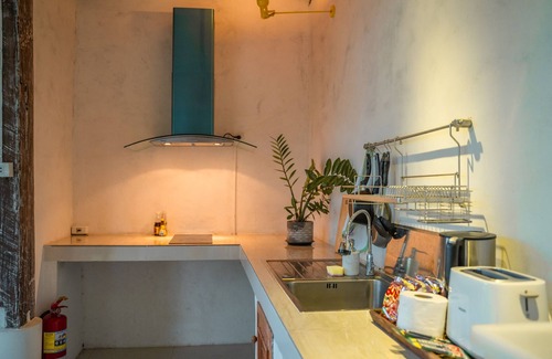 Hang Dong House | Relaxing Baanchandra Old Barn House with Spa and Breakfast