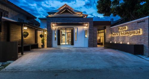 Old City House | Kid-Friendly Stay at Baanchernchiangmai Hotel, Rated 8/10