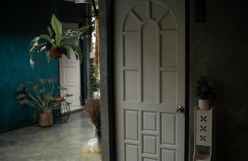 Talat Hotel | Budget-Friendly Baannokhook Home & Cafe with Family Amenities