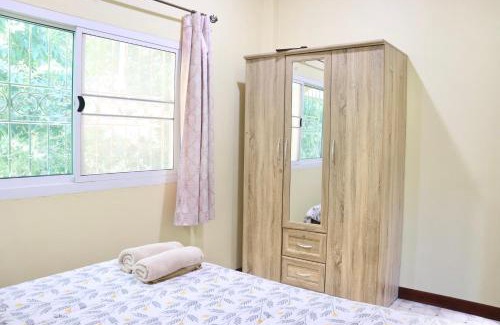 Ko Chang House | Pet-Friendly Baanrimklong Bungalow with Top Guest Rating