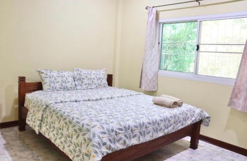 Ko Chang House | Pet-Friendly Baanrimklong Bungalow with Top Guest Rating