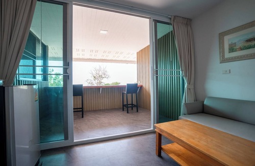Mae Pim Hotel | Discover Baansuan Aokhai Beach Resort: Family-Friendly Stay