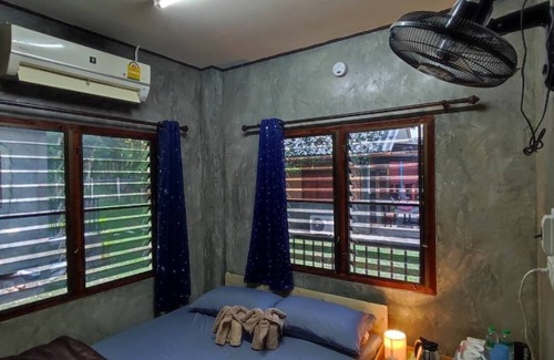 Mae Rim House | Cozy BaanThai Nakano Homestay: Pet-Friendly Retreat