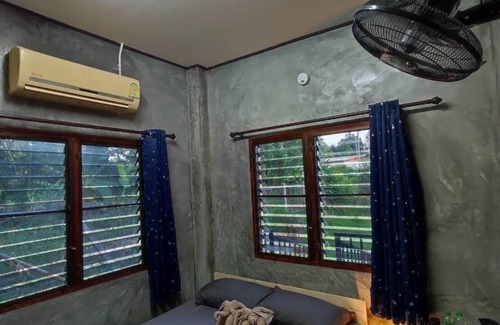 Mae Rim House | Cozy BaanThai Nakano Homestay: Pet-Friendly Retreat