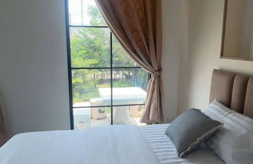 Racha Thewa House | Baantonlom Suvarnabhumi