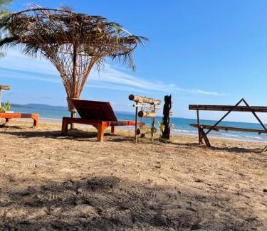 Ko Mak House | Beachfront BaanYai Guesthouse with Ocean Views & Family Fun