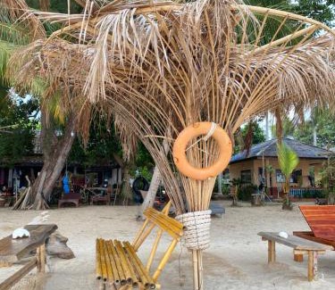 Ko Mak House | Beachfront BaanYai Guesthouse with Ocean Views & Family Fun