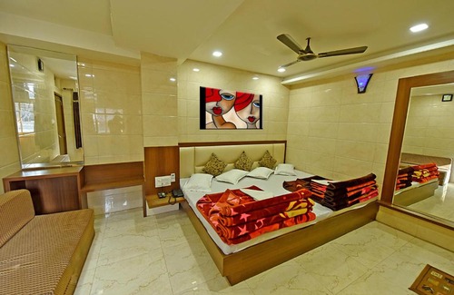 Ajmer House | Cozy Baba Guest House with Complimentary Breakfast Included