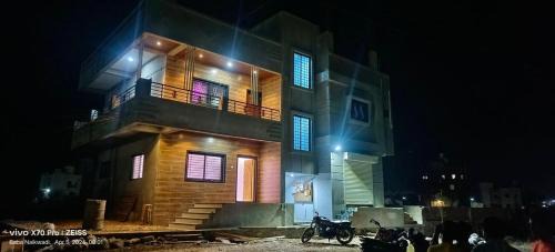 Akalkot Cabin | Cozy Baba Guest House - Pet and Child-Friendly Retreat