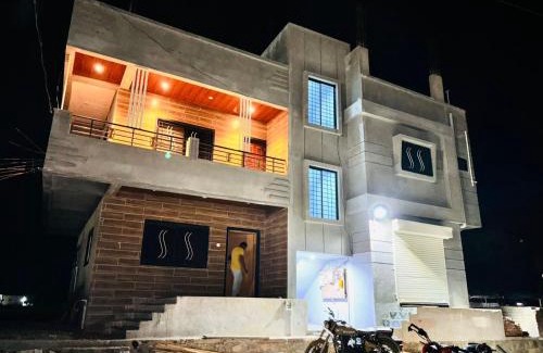 Akalkot Cabin | Cozy Baba Guest House - Pet and Child-Friendly Retreat