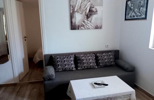 Gornji Karin Apartment | Oceanfront Babaloo Beach Apartments: Guest Rated 9.2/10