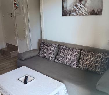 Gornji Karin Apartment | Oceanfront Babaloo Beach Apartments: Guest Rated 9.2/10