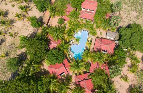 Pottuvil Hotel | Unforgettable Babar Point: Oceanfront with Pool & Breakfast