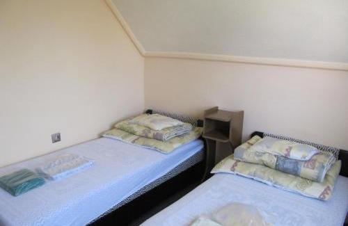 Kiskunmajsa Apartment | Family-Friendly Retreat at Babarczi Üdülőház - Rated 9/10