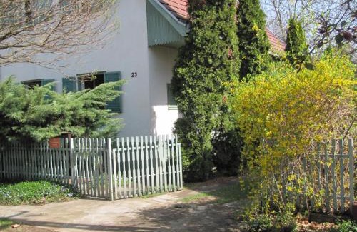 Kiskunmajsa Apartment | Family-Friendly Retreat at Babarczi Üdülőház - Rated 9/10