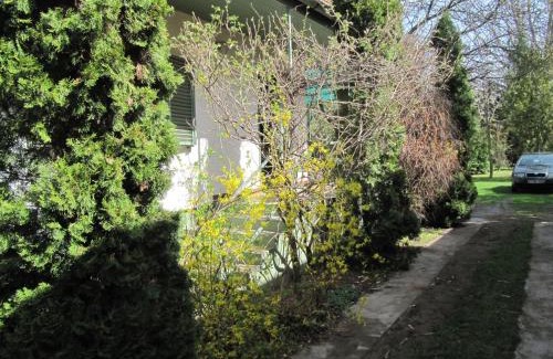 Kiskunmajsa Apartment | Family-Friendly Retreat at Babarczi Üdülőház - Rated 9/10
