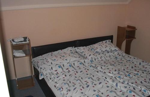 Kiskunmajsa Apartment | Family-Friendly Retreat at Babarczi Üdülőház - Rated 9/10