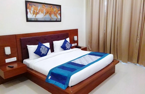Lucknow Hotel | Relax at Babian Imperial Resort with Pool and Dining Options