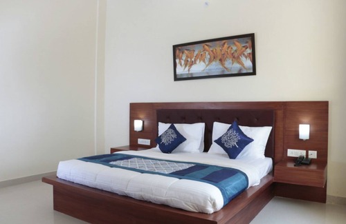 Lucknow Hotel | Relax at Babian Imperial Resort with Pool and Dining Options