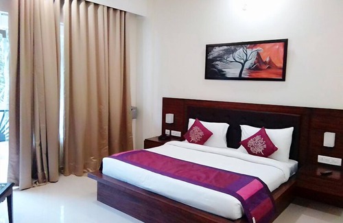 Lucknow Hotel | Relax at Babian Imperial Resort with Pool and Dining Options