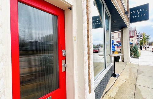 West Allis Apartment | Family-Friendly Coffee Haus Classic - 2 Bedroom Upper Apt