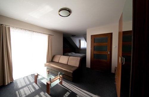 Krzeszow Apartment | Discover Babilon Krzeszów: Family-Friendly with Pool & Dining
