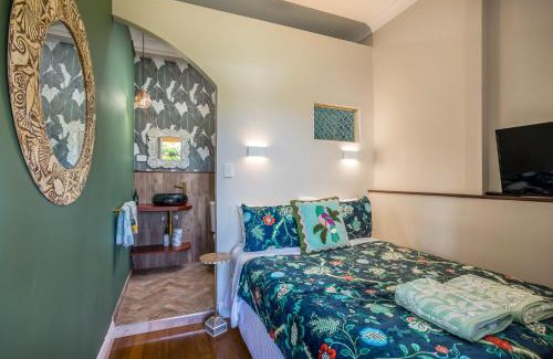 Babinda House | Family-Friendly Babinda Quarters with Kitchen Amenities