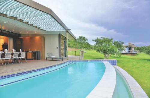 Rooiberg Cabin | Babirwa Golf and Bush Lodge by Euphoric Leisure