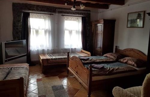 Felsotold House | Relax at Bableves Vendégház with Hot Tub & Pet-Friendly Stay