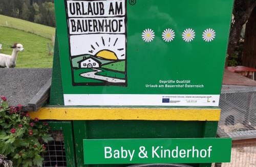 Forstau Apartment | Family-Friendly Retreat at Baby- und Kinderbauernhof Montaning