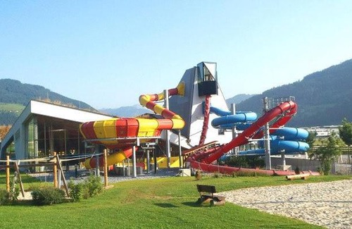 Forstau Apartment | Family-Friendly Retreat at Baby- und Kinderbauernhof Montaning
