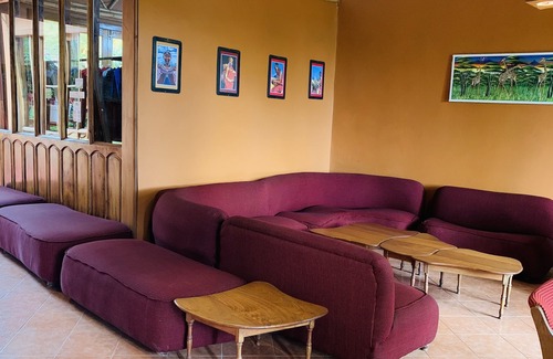 Marangu Hotel | Top-Rated Babylon Lodge: Family-Friendly with Great Dining