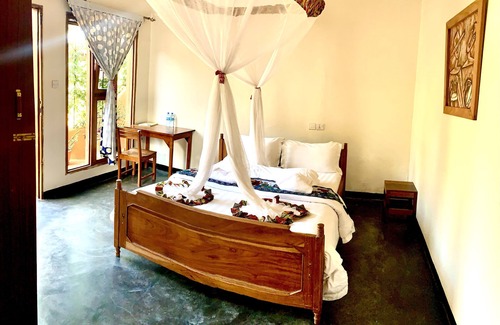 Marangu Hotel | Top-Rated Babylon Lodge: Family-Friendly with Great Dining