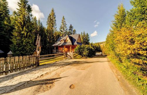 Nowy Targ House | Bacówka Polanki: Oceanfront Escape with 9.9/10 Rating