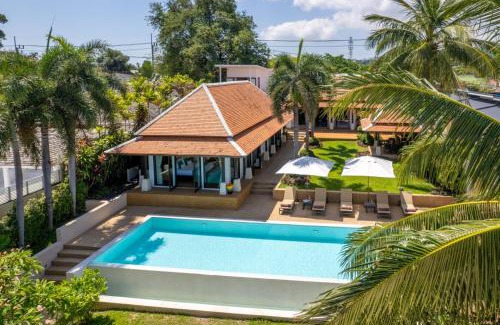 Bophut Villa | Pet-Friendly Bacaya Beachfront Villa with Ocean View