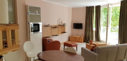Weisenau Apartment | Bacchus: Bright and Inviting Apartment Near Mainz