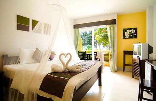 Pak Nam Pran Hotel | Relax at Bacchus Home Resort with Ocean View & Pool Access