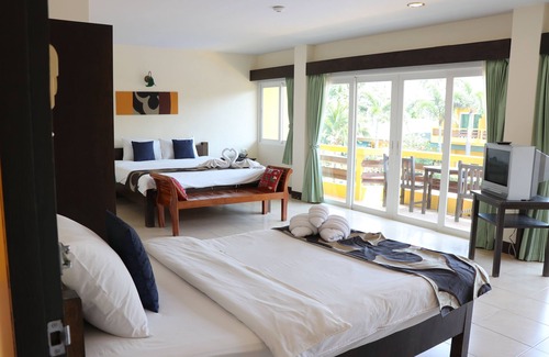 Pak Nam Pran Hotel | Relax at Bacchus Home Resort with Ocean View & Pool Access