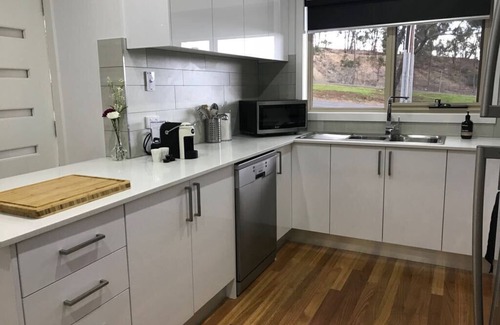 Darley Villa | Experience Bacchus Marsh Villa: Family-Friendly Getaway