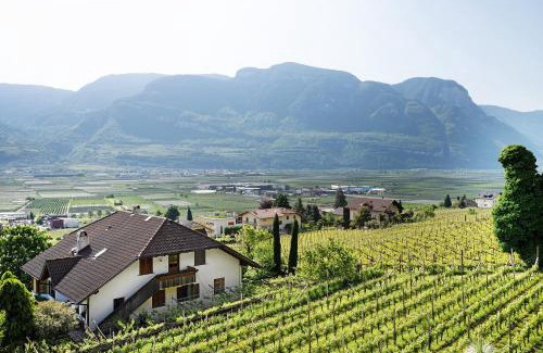 Tramin Apartment | Experience Bacchushof Apartment Sauvignon with Pool Access
