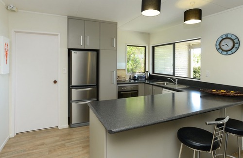 Waimarama Cottage | Oceanfront Bliss at Bach 112 - Waimarama Holiday Home