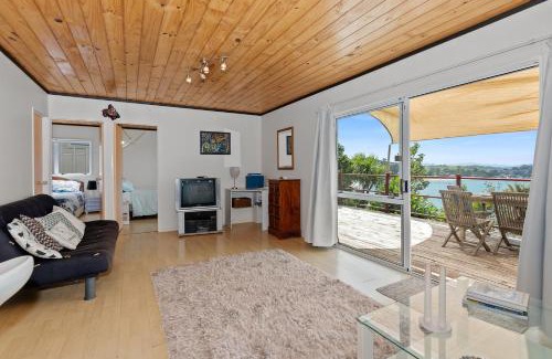 Oakura House | Relax at Bach - Family-Friendly Oakura Holiday Home