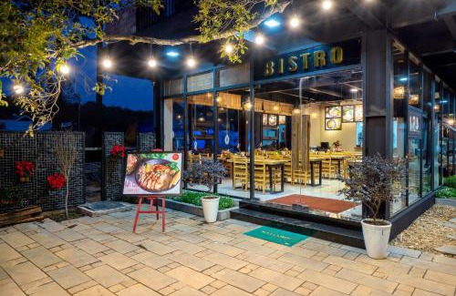 Kon Plong Hotel | Discover Bach Duong Hotel: Family-Friendly & 5-Star Comfort