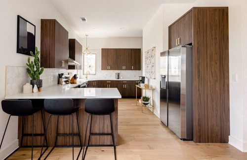 Riverside House | Unforgettable Bachelor/Bachelorette Mansion in ATX