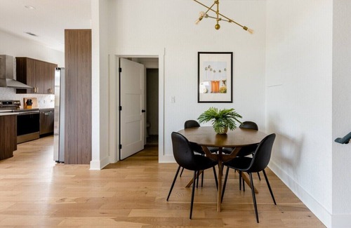 Riverside House | Unforgettable Bachelor/Bachelorette Mansion in ATX