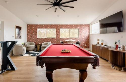 Riverside Villa | Vibrant Mansion for Bachelor/Bachelorette Events in ATX