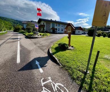 Schoerfling am Attersee Apartment | Cozy Apartment for 2 with Kitchen - Rated 9/10 by Guests